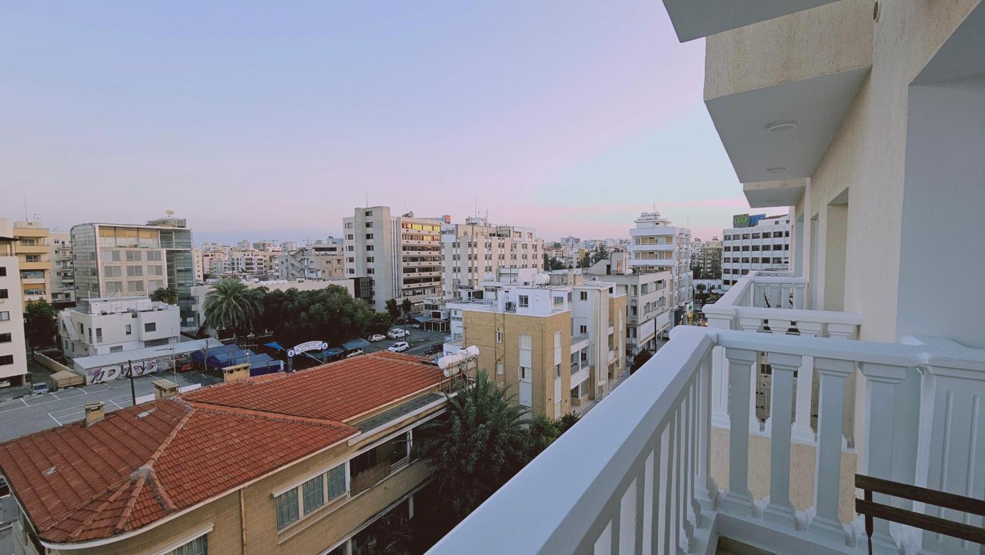 Stay Cosmo City Suites Nikosia Bagian luar foto