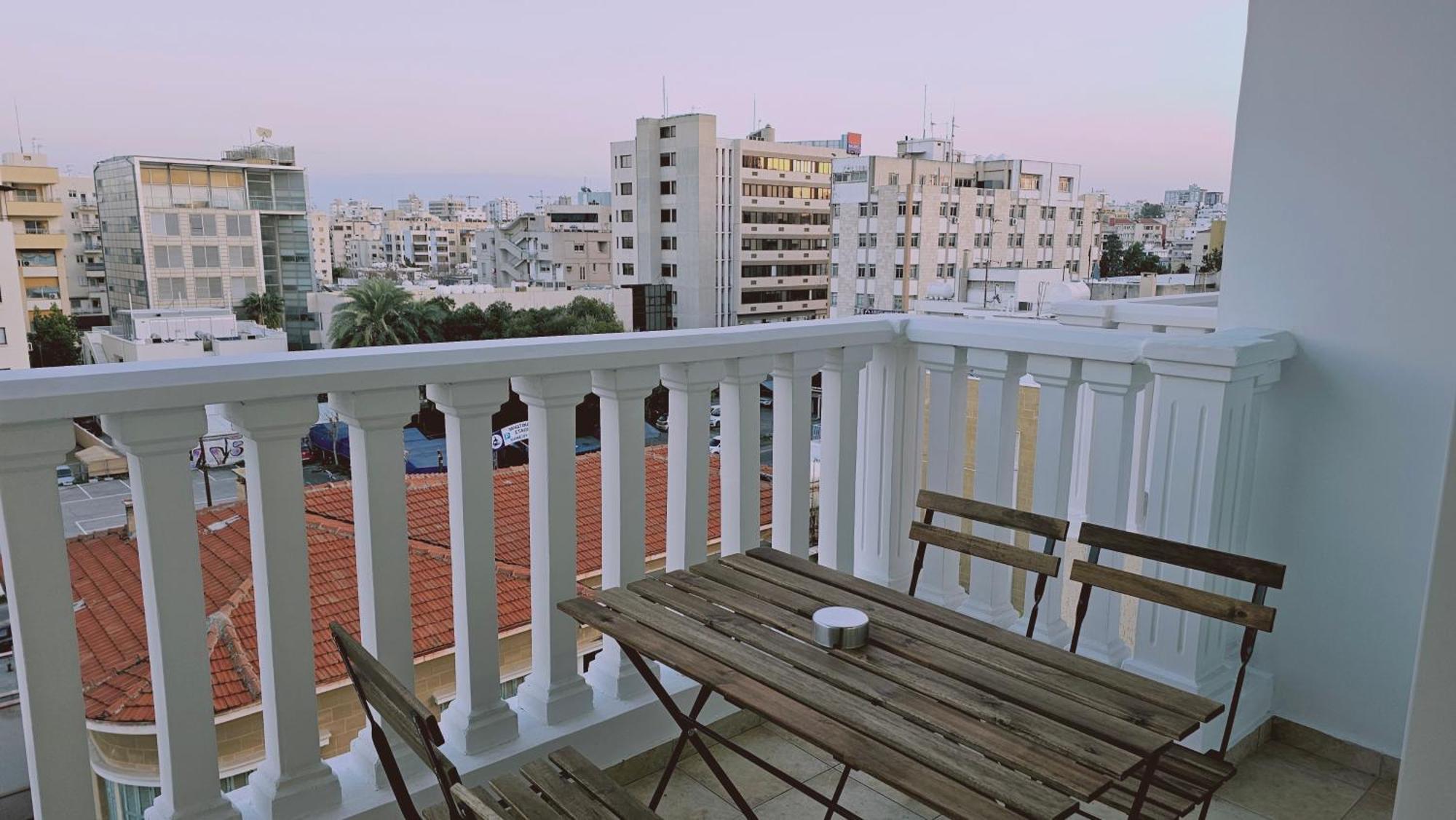 Stay Cosmo City Suites Nikosia Bagian luar foto