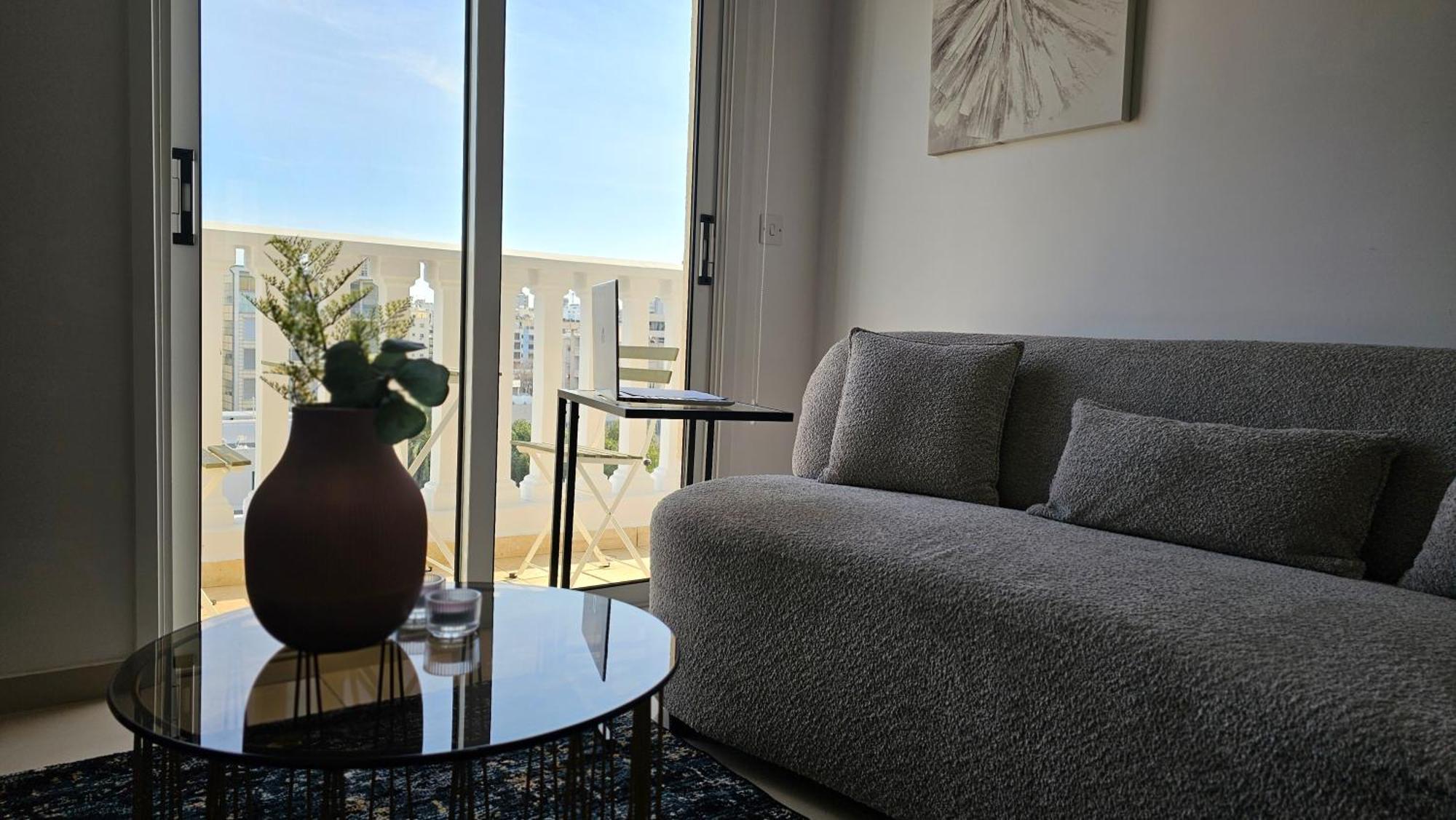Stay Cosmo City Suites Nikosia Bagian luar foto
