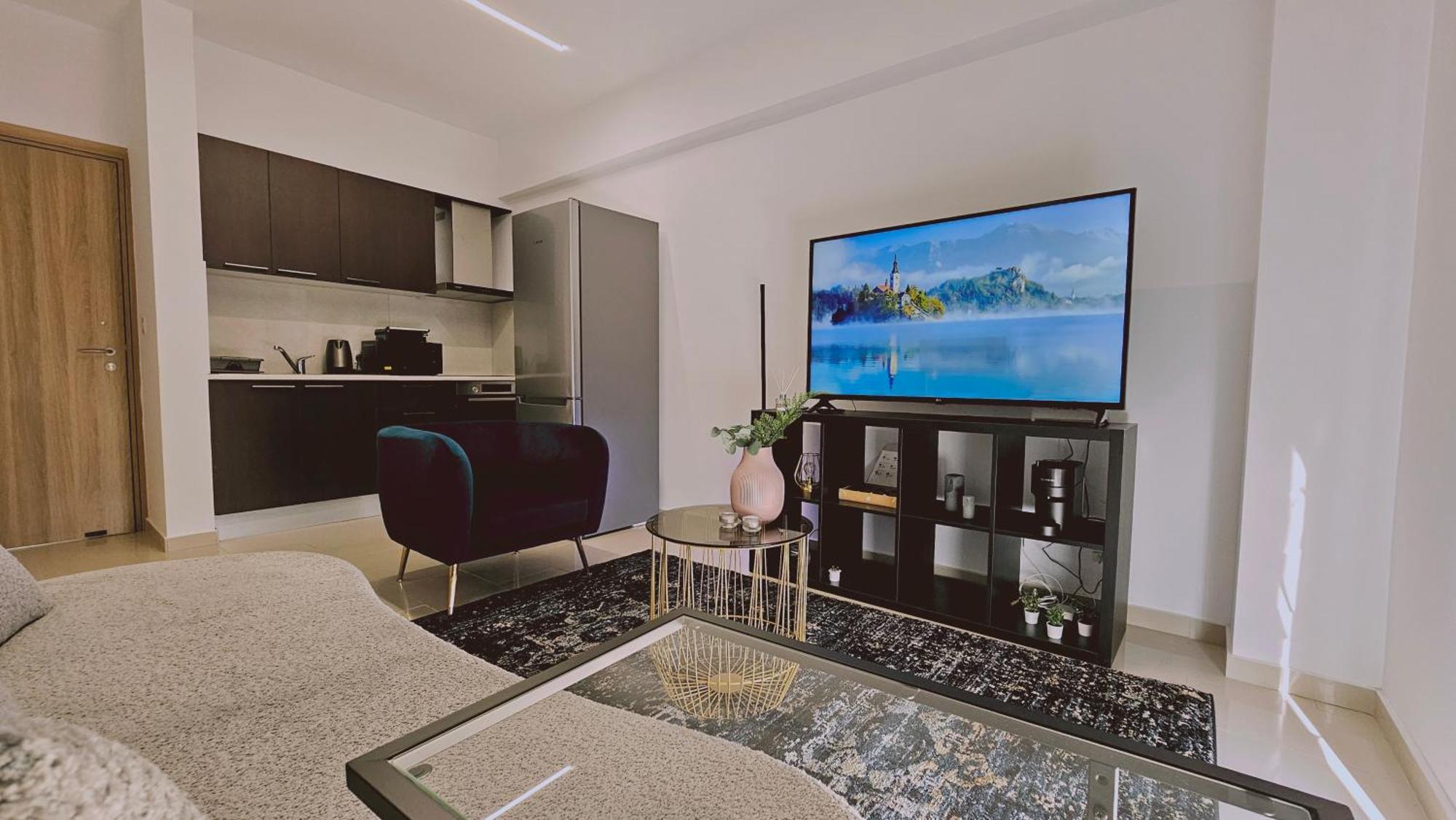 Stay Cosmo City Suites Nikosia Bagian luar foto