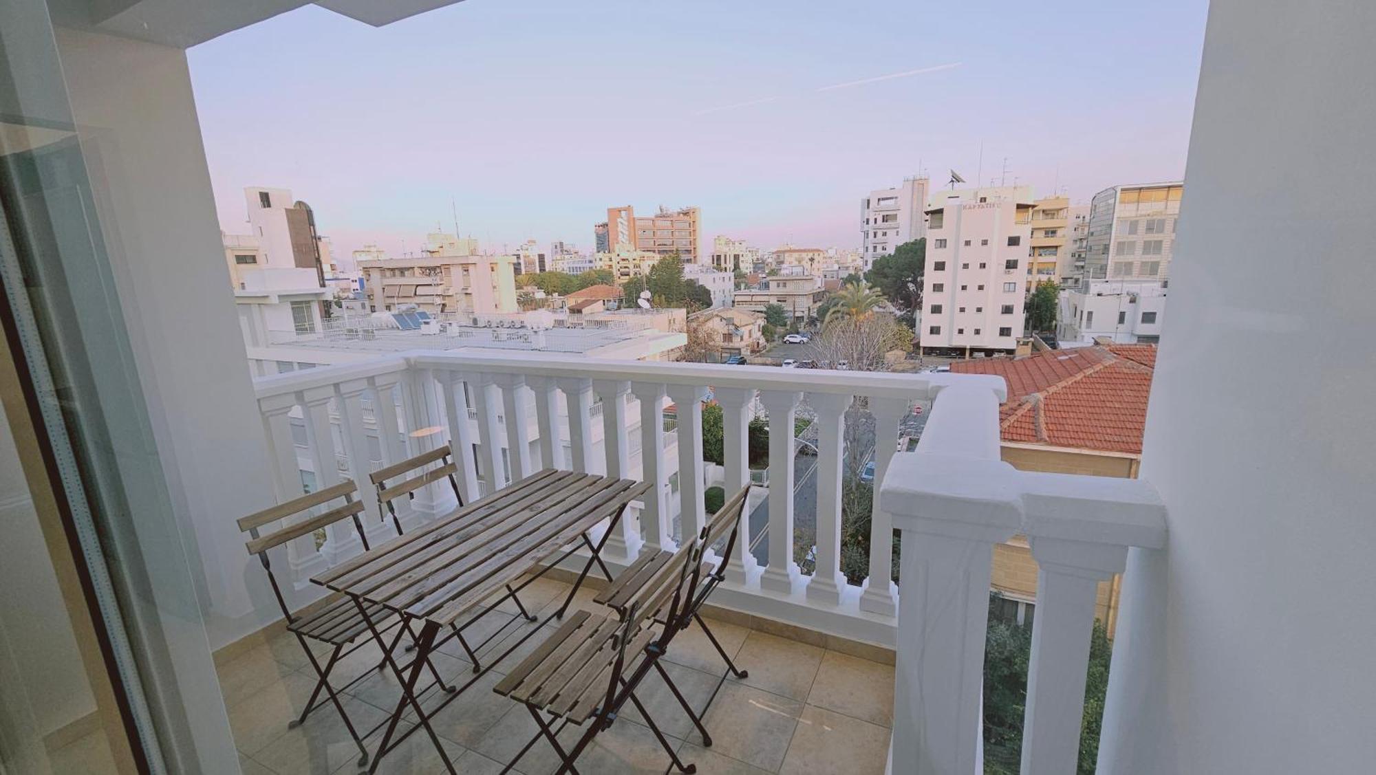 Stay Cosmo City Suites Nikosia Bagian luar foto