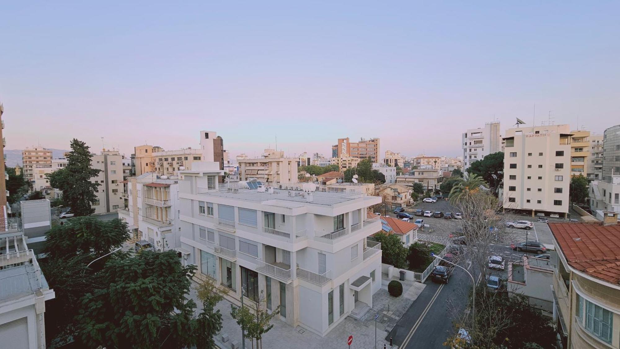 Stay Cosmo City Suites Nikosia Bagian luar foto